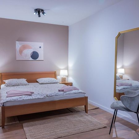 Apartman Rose-2025 Renovated Garden View Porec Esterno foto