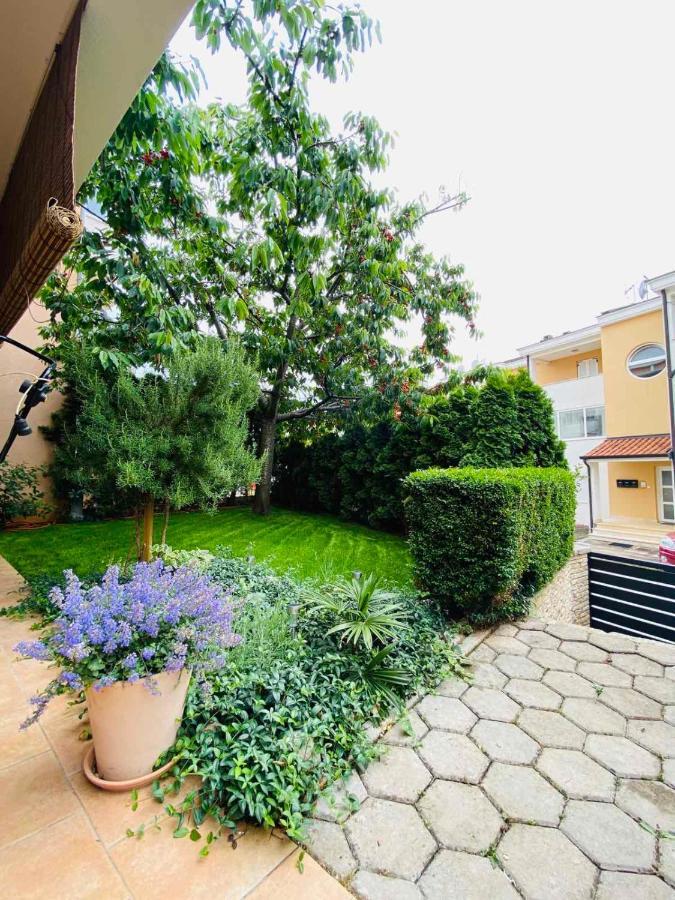 Apartman Rose-2025 Renovated Garden View Porec Esterno foto