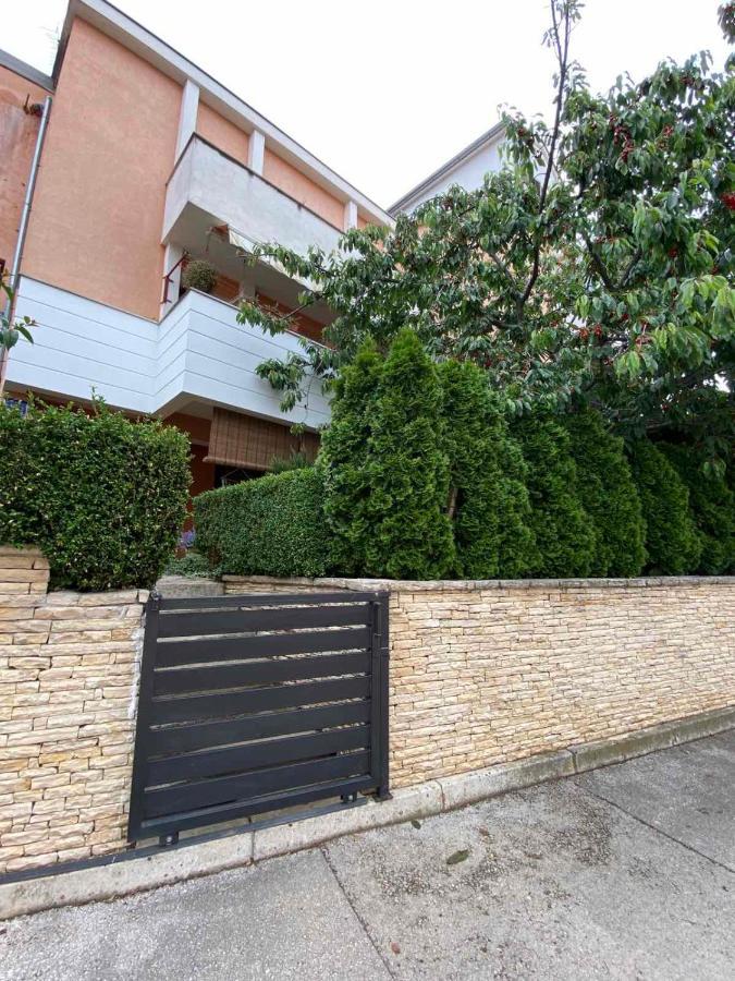 Apartman Rose-2025 Renovated Garden View Porec Esterno foto